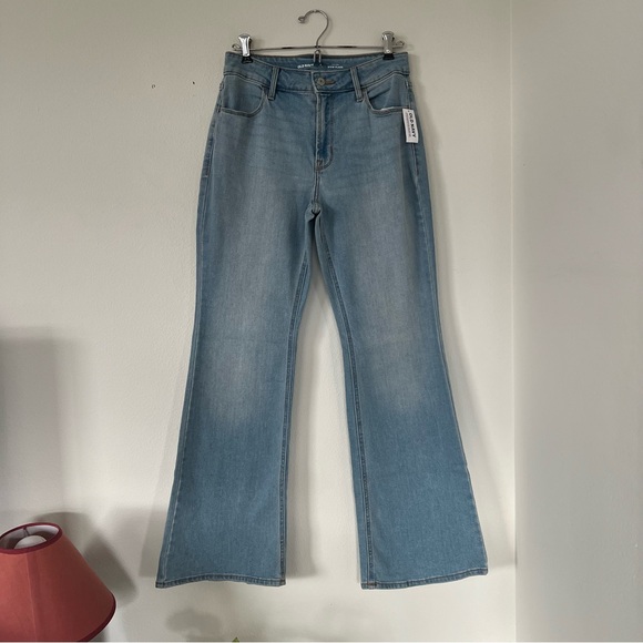 Old Navy Petite High-Waisted Wow Flare Jeans - Picture 2 of 7